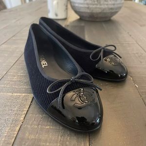 CHANEL 18A Corduroy Velvet Patent Ballet Flat 37